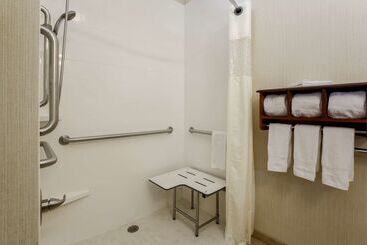 هتل Hampton Inn By Hilton Dayton Fairborn Wright Patterson Afb