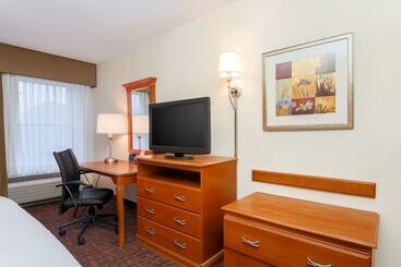 هتل Hampton Inn By Hilton Dayton Fairborn Wright Patterson Afb