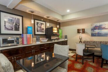 هتل Hampton Inn By Hilton Dayton Fairborn Wright Patterson Afb