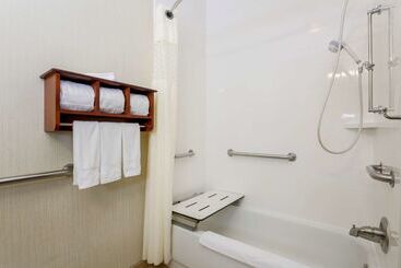 هتل Hampton Inn By Hilton Dayton Fairborn Wright Patterson Afb