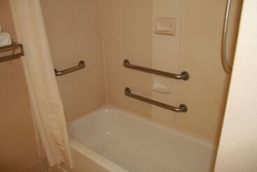 هتل Hampton Inn By Hilton Dayton Fairborn Wright Patterson Afb