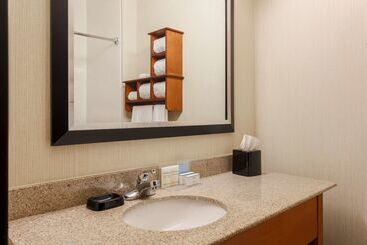 هتل Hampton Inn By Hilton Dayton Fairborn Wright Patterson Afb