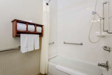 هتل Hampton Inn By Hilton Dayton Fairborn Wright Patterson Afb