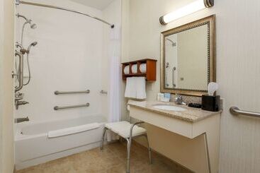 هتل Hampton Inn By Hilton Dayton Fairborn Wright Patterson Afb