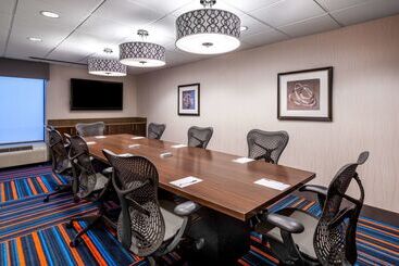هتل Hampton Inn Denverinternational Airport