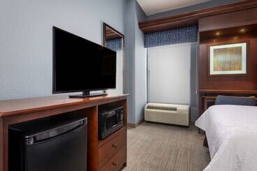 هتل Hampton Inn Denverinternational Airport