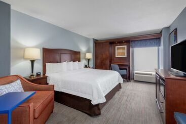 هتل Hampton Inn Denverinternational Airport