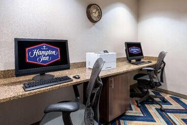 هتل Hampton Inn Denverinternational Airport