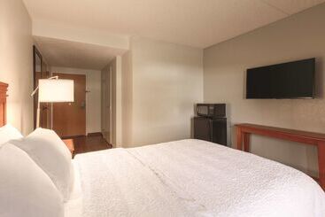 هتل Hampton Inn Des Moinesairport