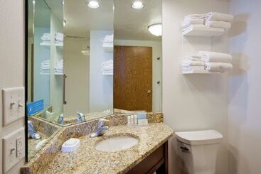 هتل Hampton Inn Duluth Canal Park