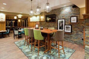 هتل Hampton Inn Duluth Canal Park