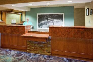 هتل Hampton Inn Duluth Canal Park