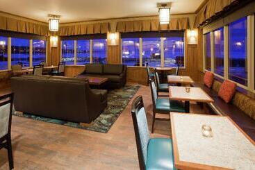 هتل Hampton Inn Duluth Canal Park