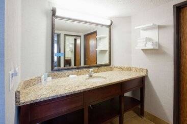 هتل Hampton Inn Duluth Canal Park