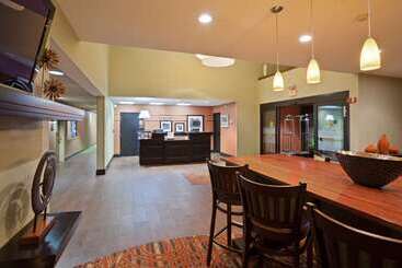 هتل Hampton Inn Elkhart In
