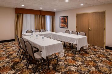 هتل Hampton Inn Elkhart In