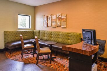هتل Hampton Inn Elkhart In
