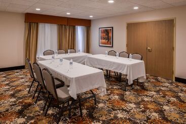 هتل Hampton Inn Elkhart In