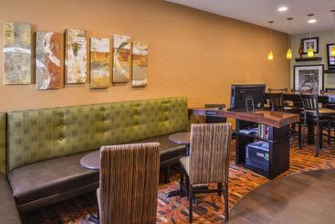 هتل Hampton Inn Elkhart In