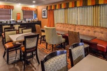 هتل Hampton Inn Elkhart In