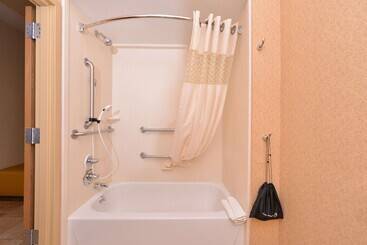 هتل Hampton Inn Elkhart In