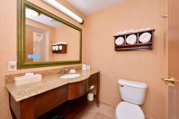هتل Hampton Inn Elkhart In