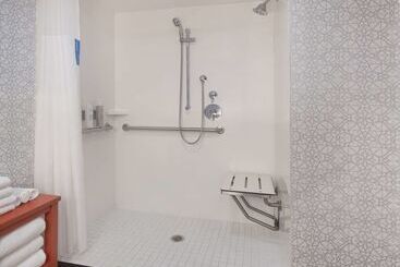 هتل Hampton Inn Evansville