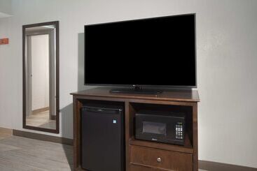 هتل Hampton Inn Evansville
