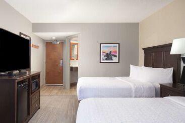 هتل Hampton Inn Evansville