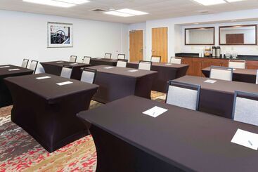 هتل Hampton Inn Grand Rapids North