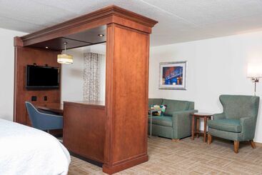 هتل Hampton Inn Grand Rapids North