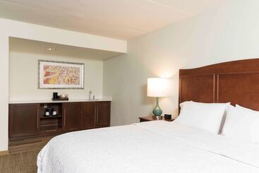 هتل Hampton Inn Grand Rapids North