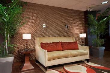 هتل Hampton Inn Grand Rapids North