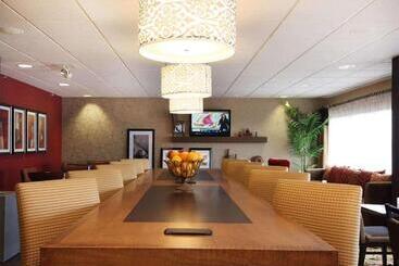 هتل Hampton Inn Grand Rapids North