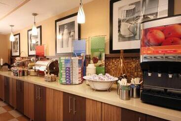 هتل Hampton Inn Grand Rapids North