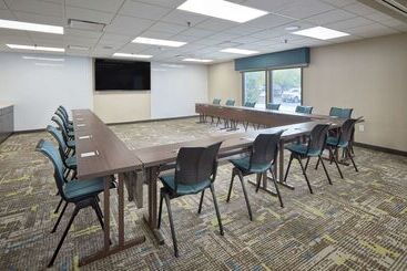 هتل Hampton Inn By Hilton Harrisburg West