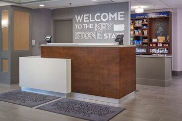 هتل Hampton Inn By Hilton Harrisburg West