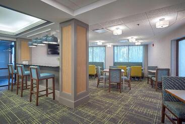هتل Hampton Inn By Hilton Harrisburg West