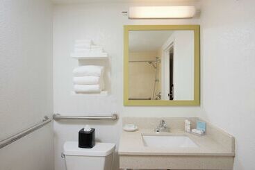هتل Hampton Inn Hilton Head