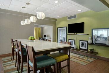 هتل Hampton Inn Huntsville Arsenal/south Pkway