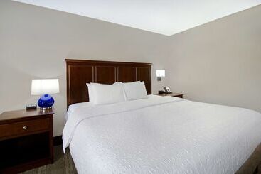 هتل Hampton Inn Huntsville Arsenal/south Pkway