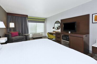 هتل Hampton Inn Idaho Falls At The Mall