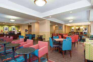 هتل Hampton Inn Indianapolis Downtown Across From Circle Centre