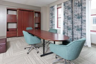 هتل Hampton Inn Indianapolis Downtown Across From Circle Centre