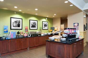 هتل Hampton Inn Indianapolis Downtown Across From Circle Centre