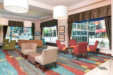 هتل Hampton Inn Indianapolis Downtown Across From Circle Centre