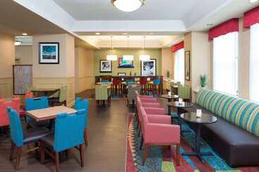 هتل Hampton Inn Indianapolis Downtown Across From Circle Centre