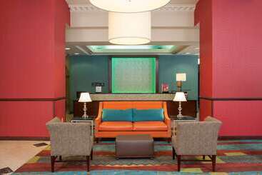 هتل Hampton Inn Indianapolis Downtown Across From Circle Centre