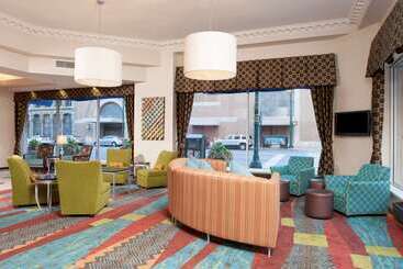 هتل Hampton Inn Indianapolis Downtown Across From Circle Centre
