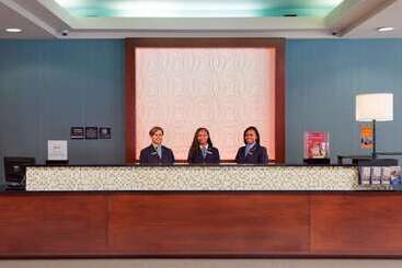 هتل Hampton Inn Indianapolis Downtown Across From Circle Centre